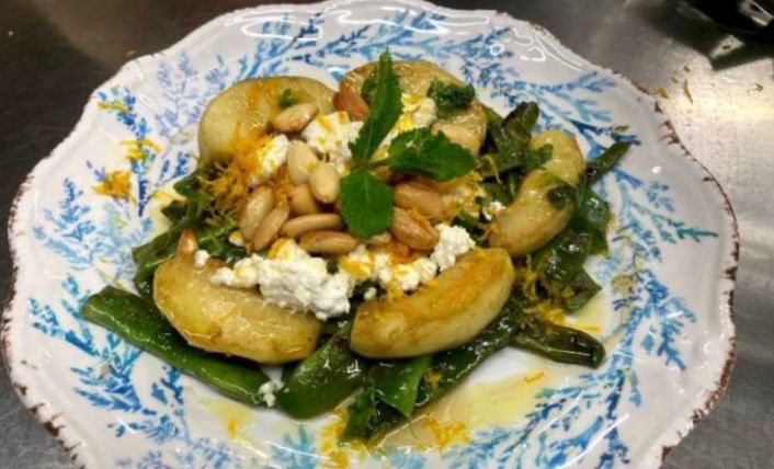 Ensalada de judías verdes con seitán, manzana y puerro